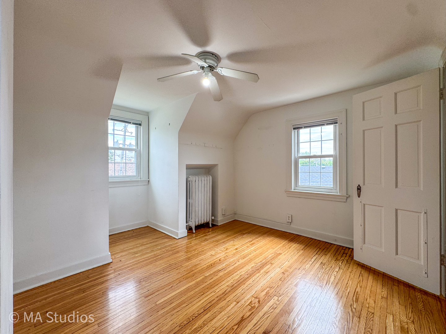 216 Wilcox Avenue, Elgin, IL 60123