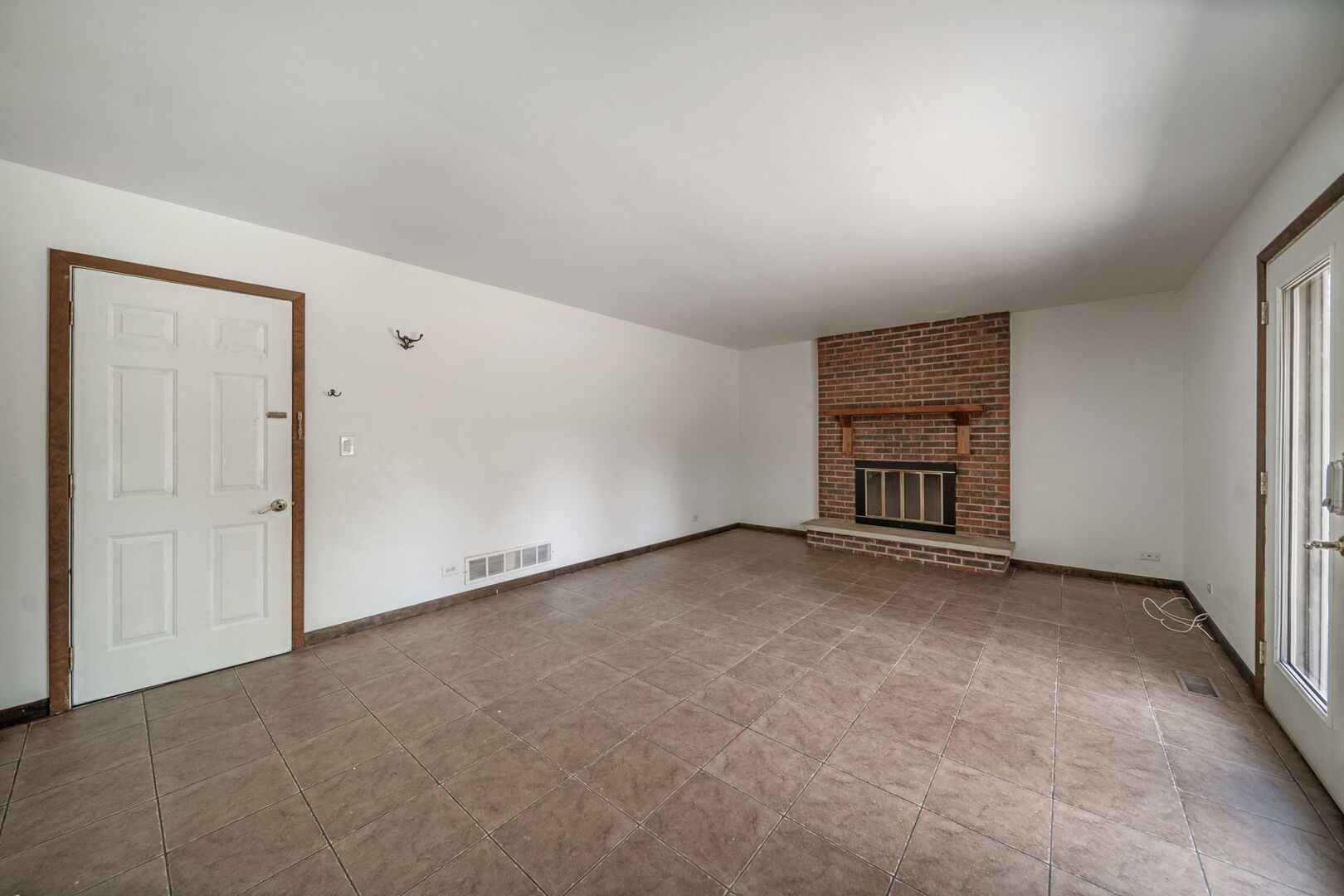 8 HALF DAY Road, Lincolnshire, IL 60069