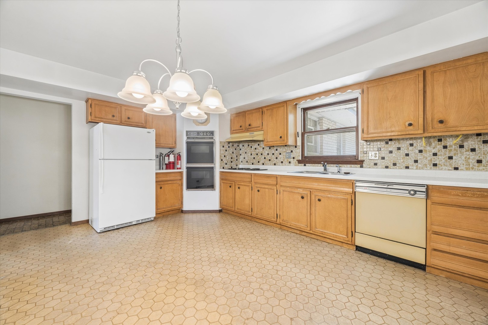27W641 Holly Court, West Chicago, IL 60185