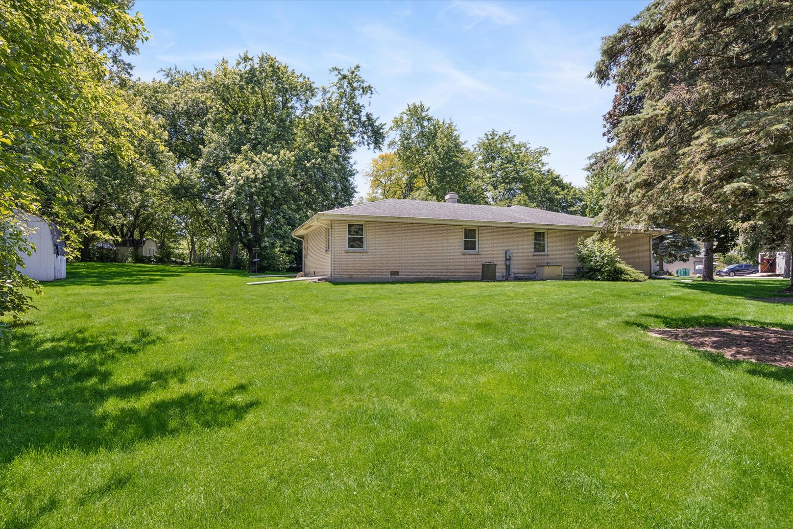 27W641 Holly Court, West Chicago, IL 60185