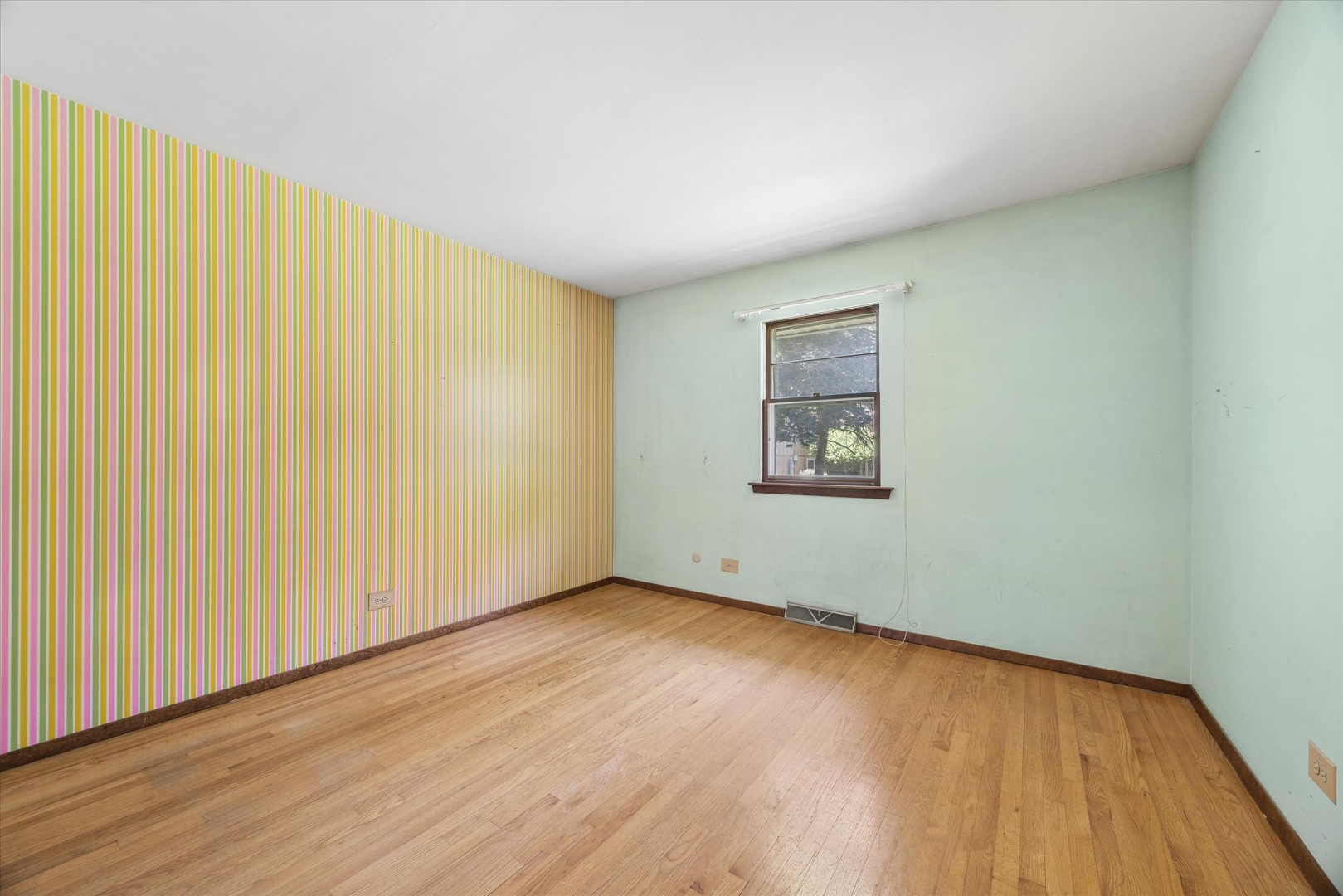 27W641 Holly Court, West Chicago, IL 60185