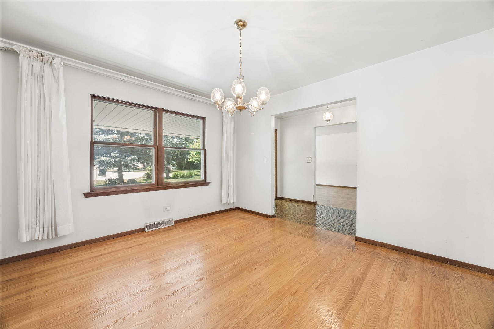 27W641 Holly Court, West Chicago, IL 60185