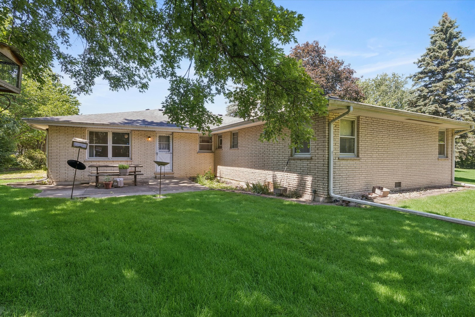 27W641 Holly Court, West Chicago, IL 60185