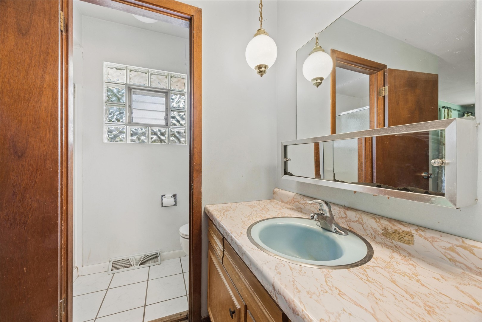 27W641 Holly Court, West Chicago, IL 60185