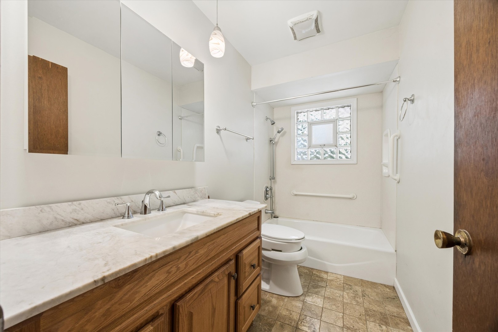 27W641 Holly Court, West Chicago, IL 60185