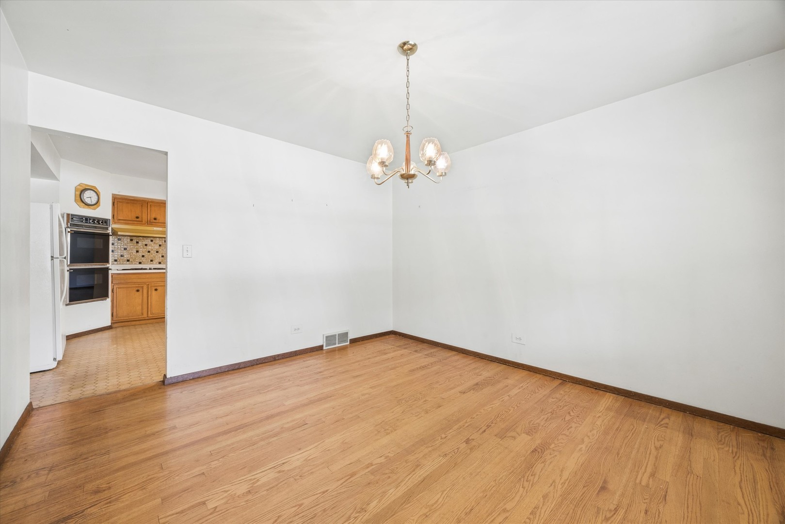 27W641 Holly Court, West Chicago, IL 60185