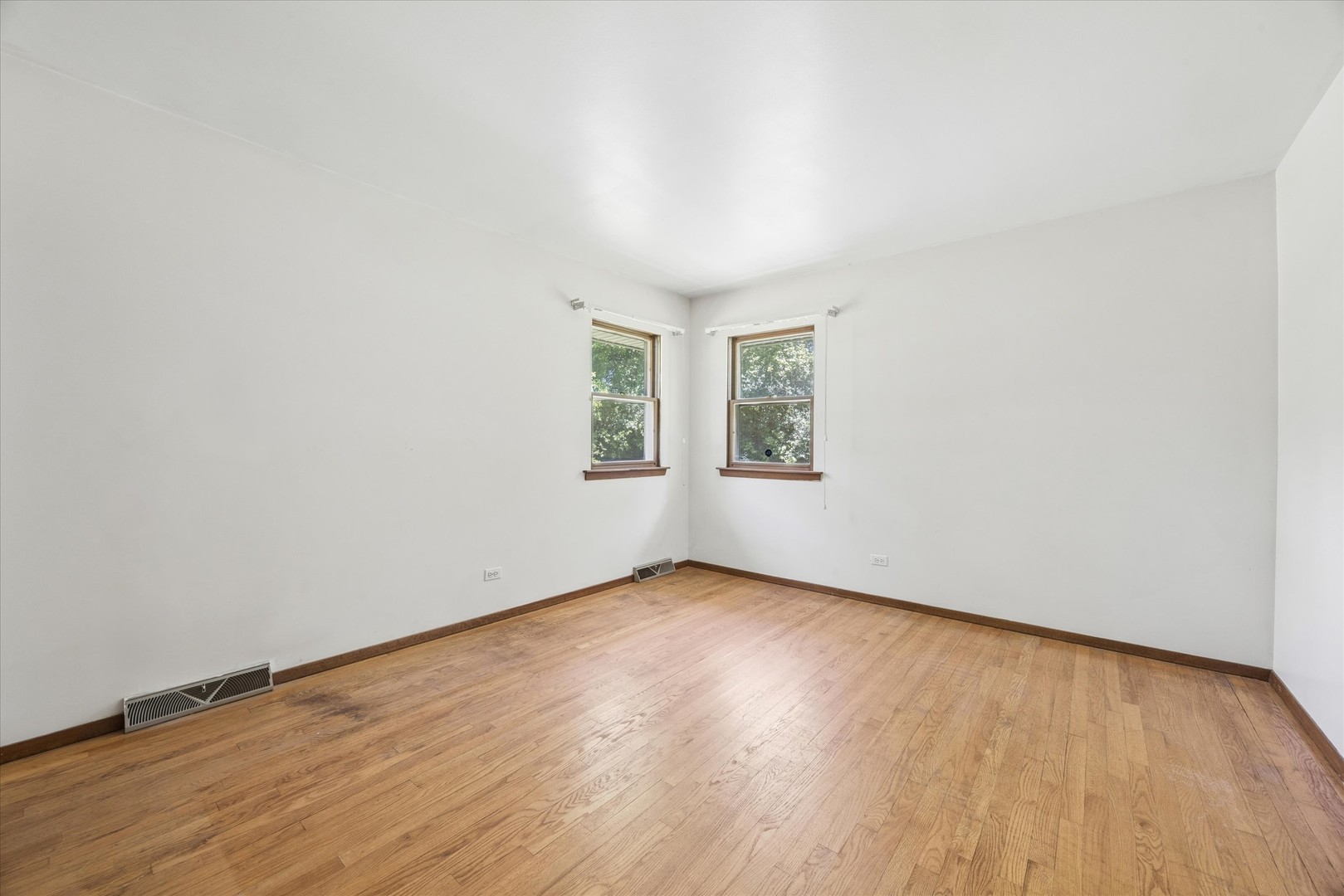 27W641 Holly Court, West Chicago, IL 60185