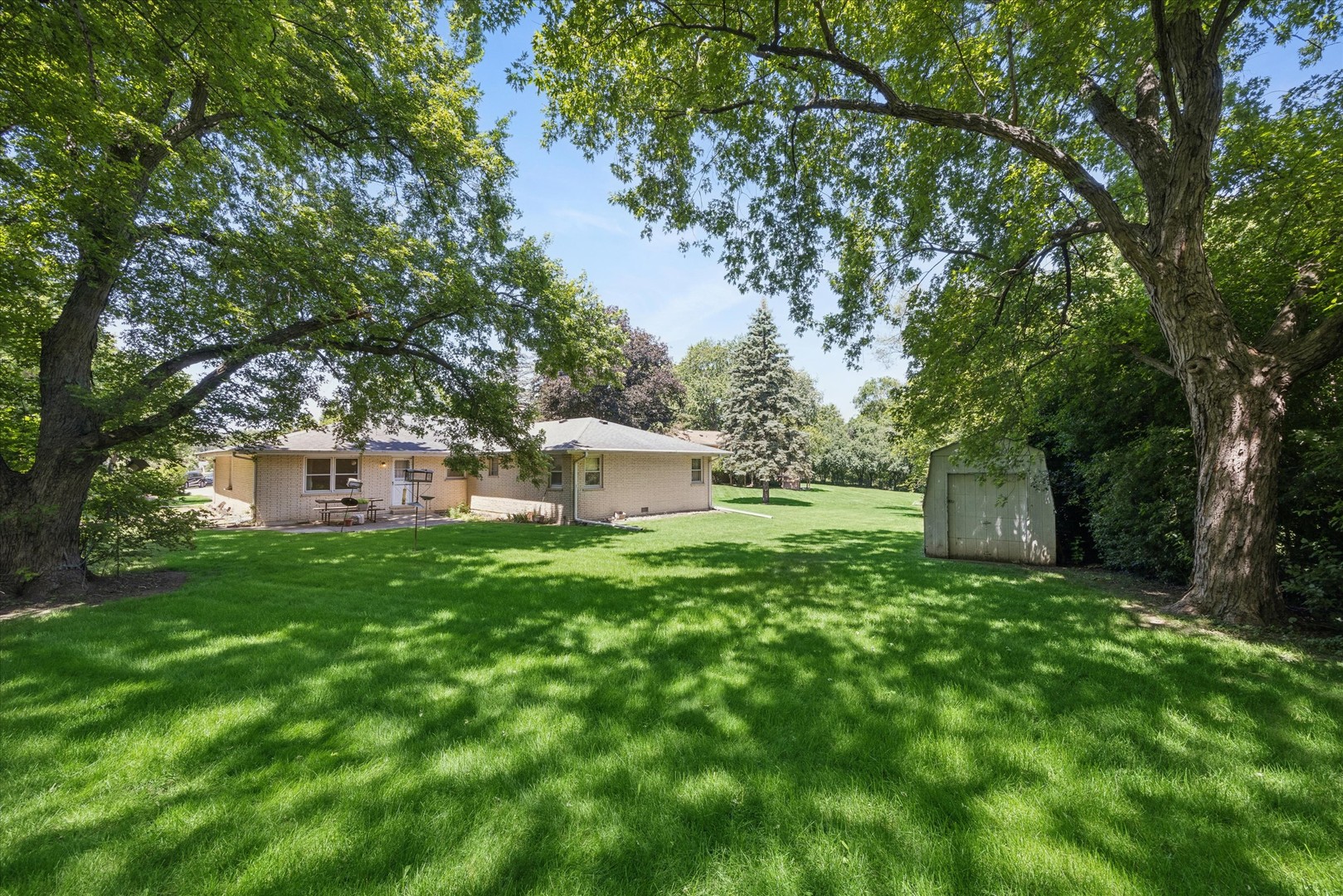 27W641 Holly Court, West Chicago, IL 60185
