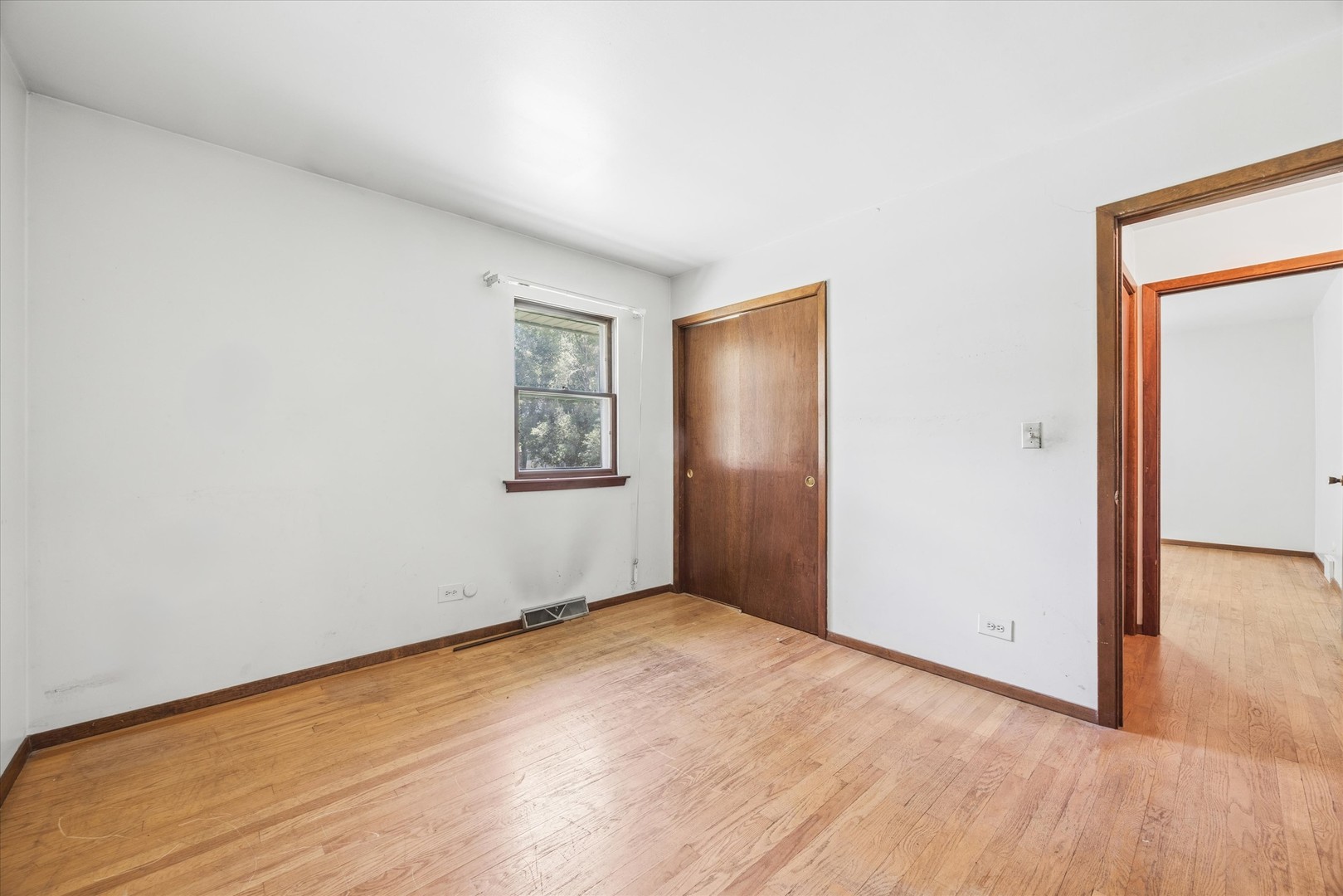 27W641 Holly Court, West Chicago, IL 60185