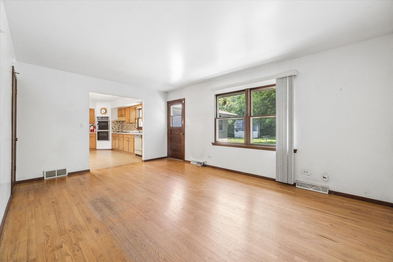 27W641 Holly Court, West Chicago, IL 60185