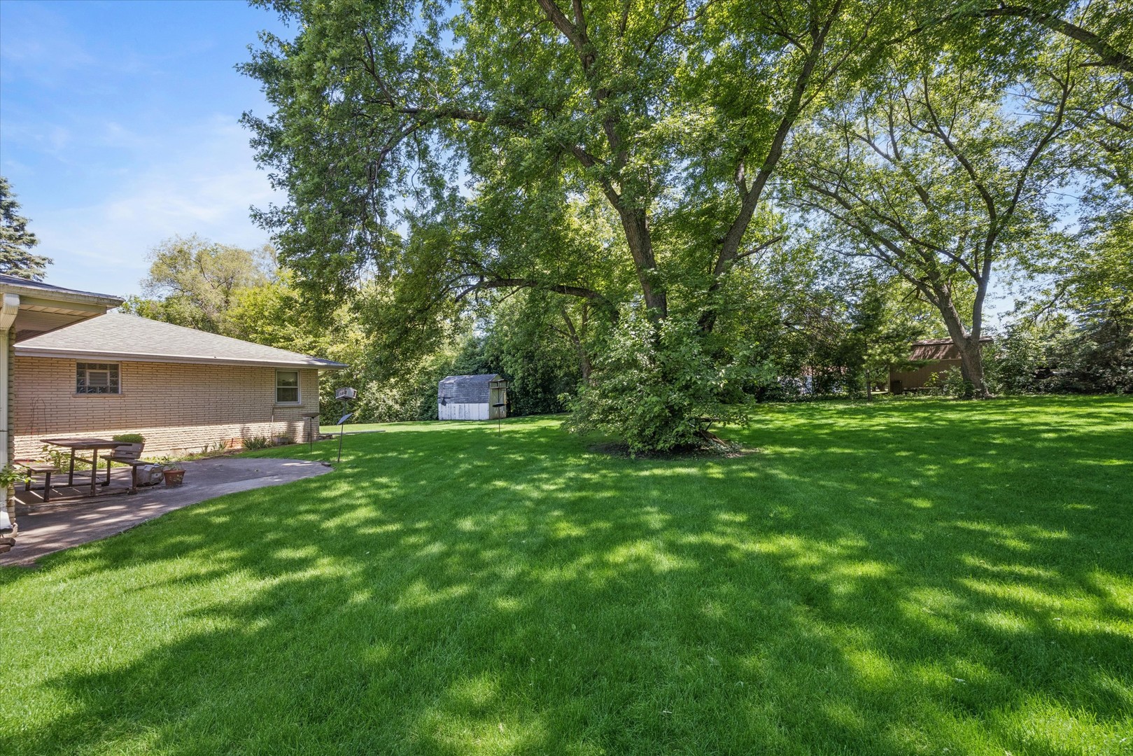 27W641 Holly Court, West Chicago, IL 60185