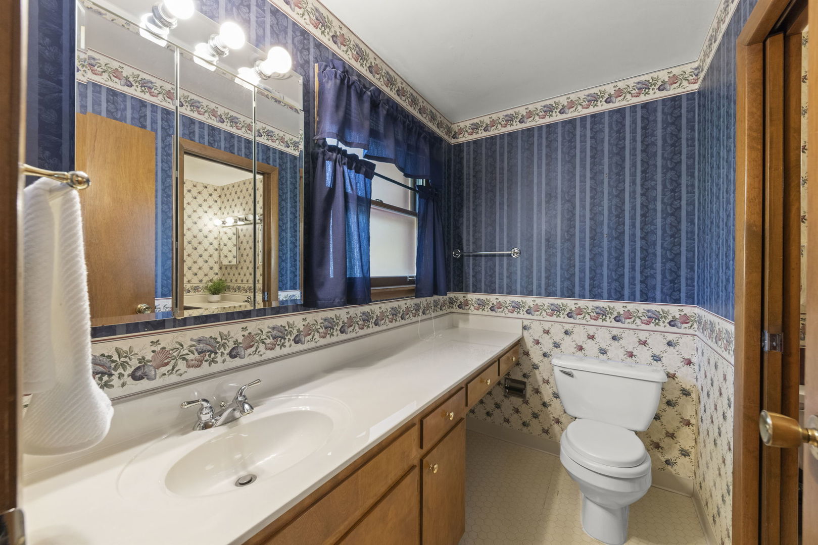 6118 Lyman Avenue, Downers Grove, IL 60516