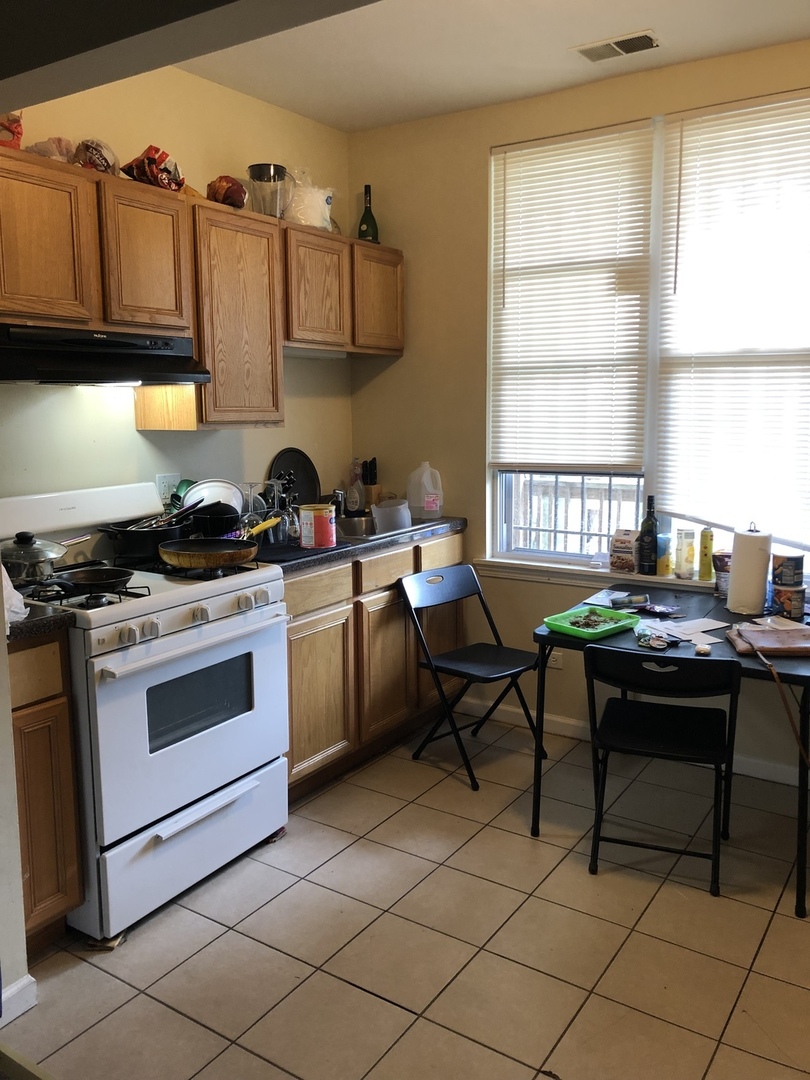 8001 S Exchange Avenue, Chicago, IL 60617
