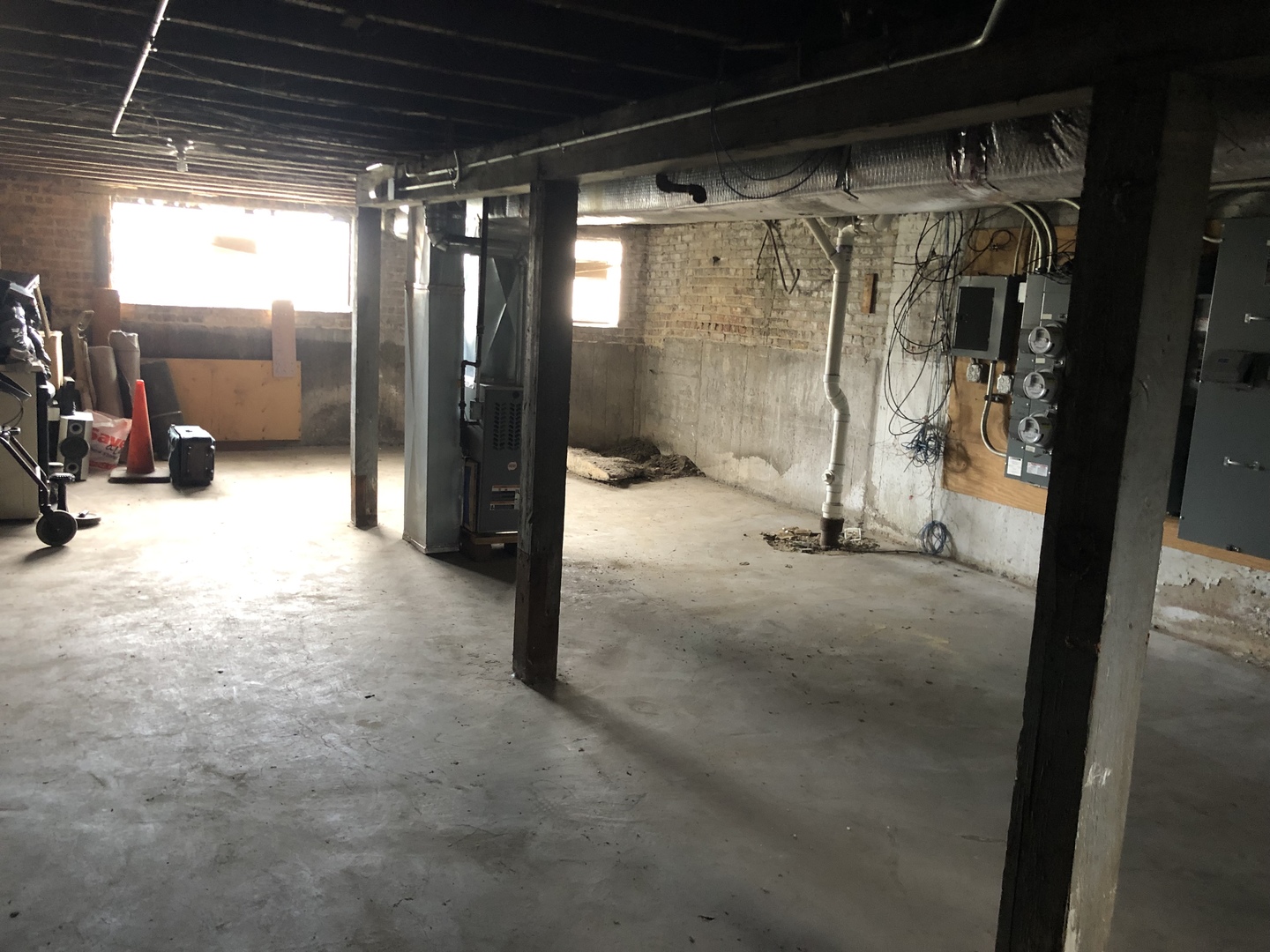 8001 S Exchange Avenue, Chicago, IL 60617