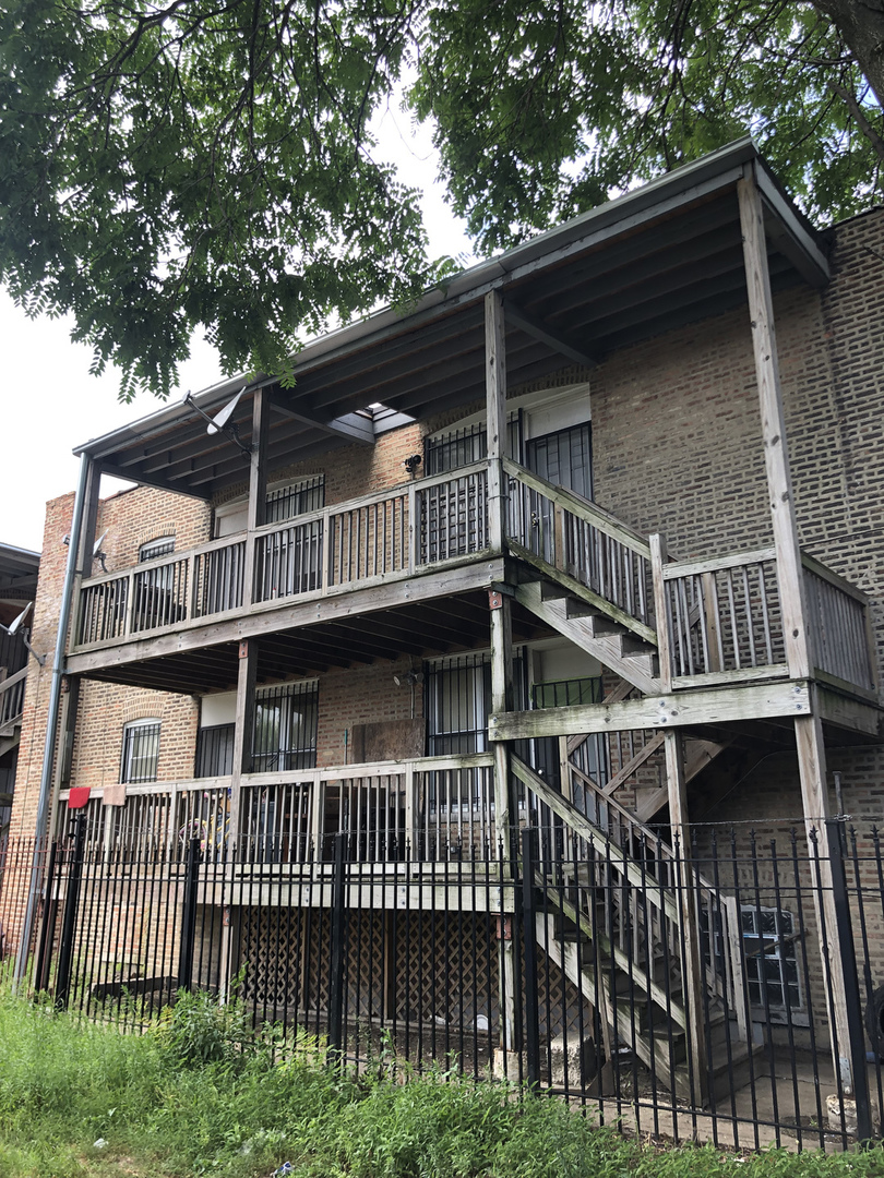 8001 S Exchange Avenue, Chicago, IL 60617