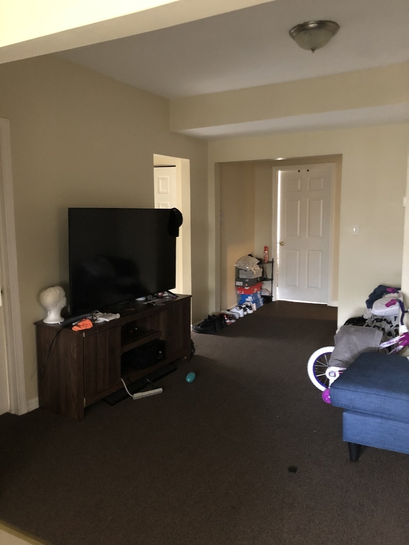 8001 S Exchange Avenue, Chicago, IL 60617
