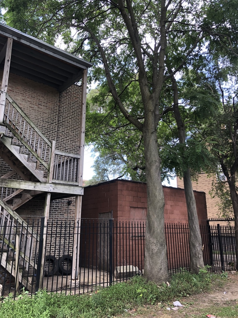 8001 S Exchange Avenue, Chicago, IL 60617