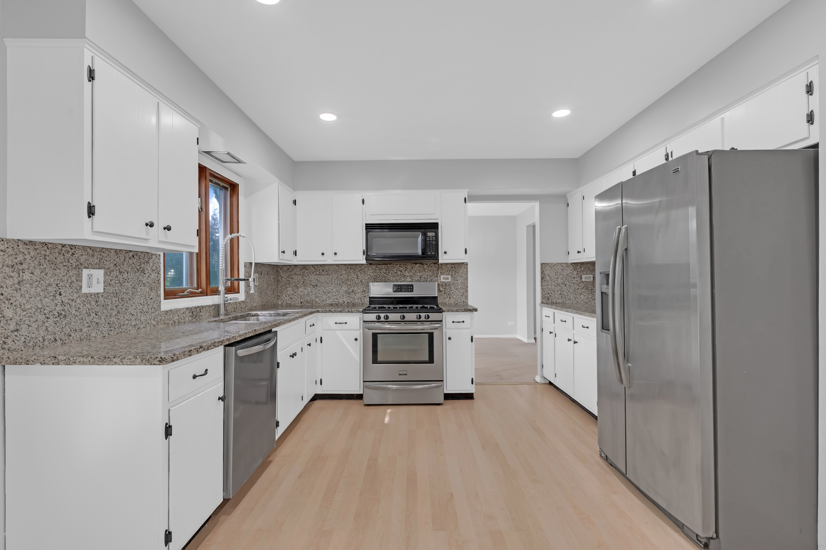 1032 Apple Lane, Lombard, IL 60148