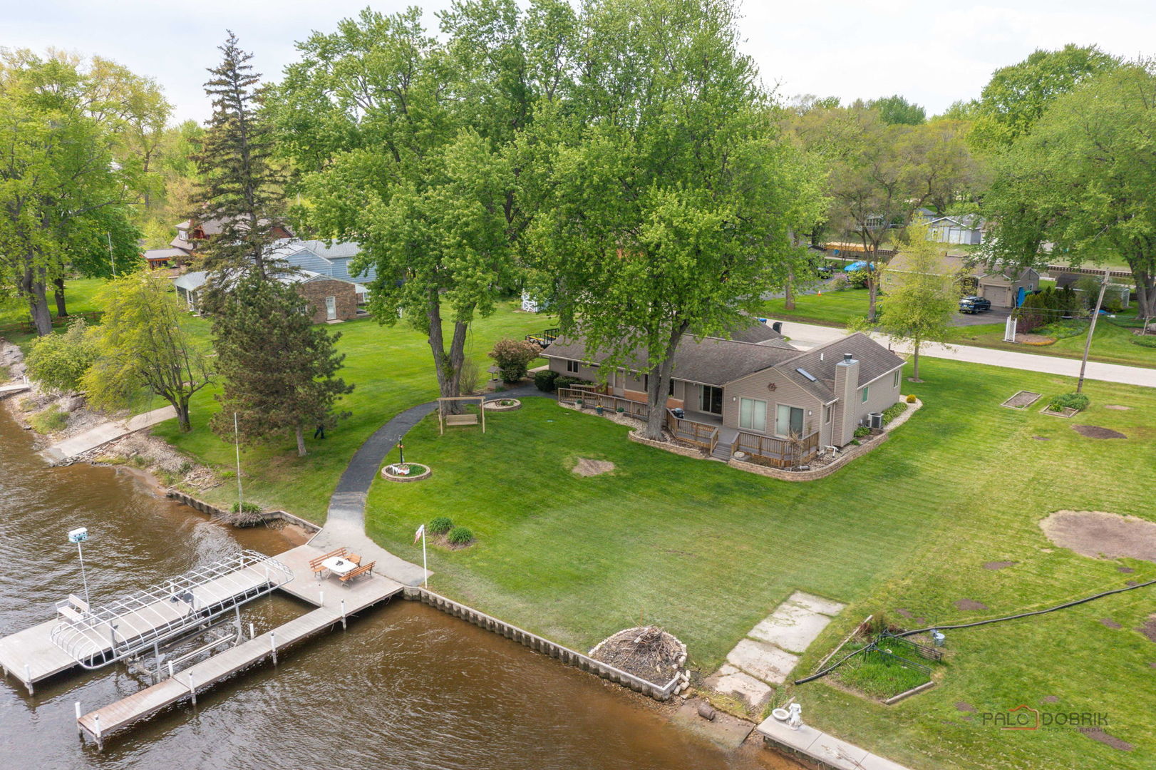 4226 N Riverdale Drive, McHenry, IL 60051