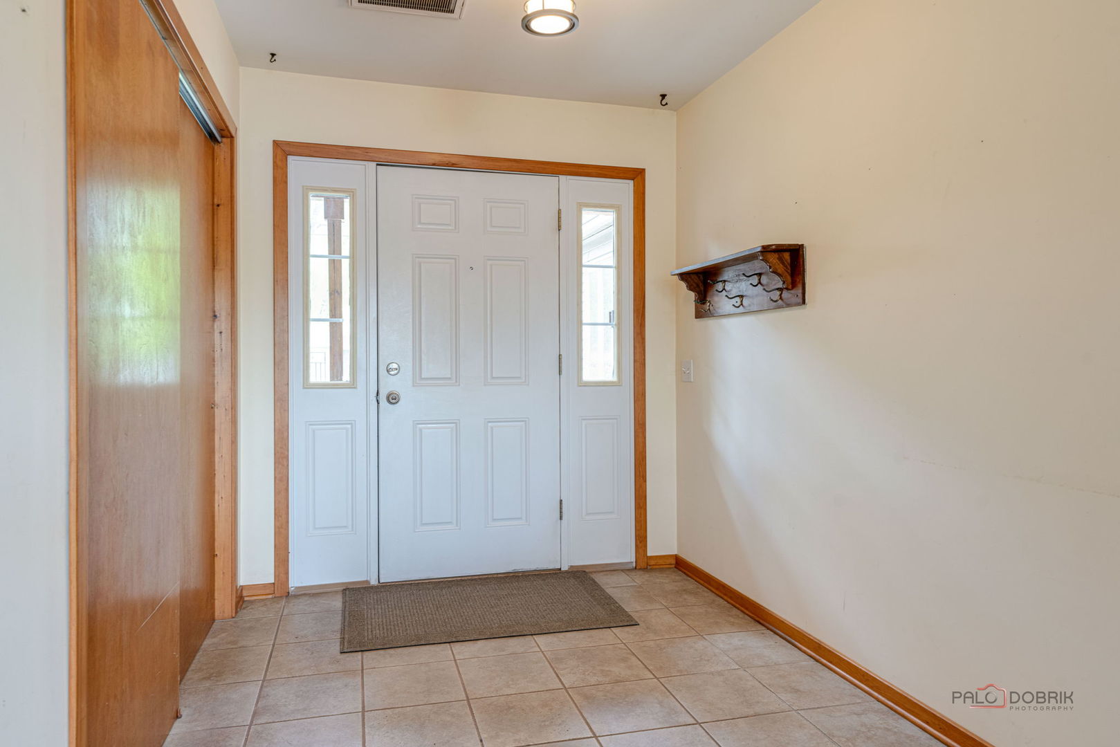 4226 N Riverdale Drive, McHenry, IL 60051