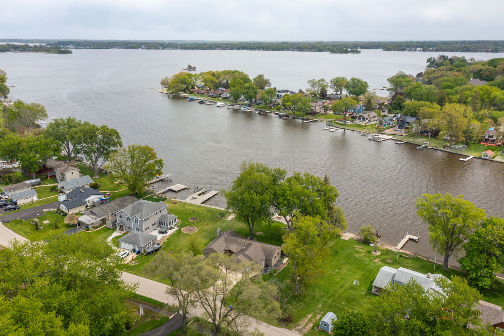 4226 N Riverdale Drive, McHenry, IL 60051