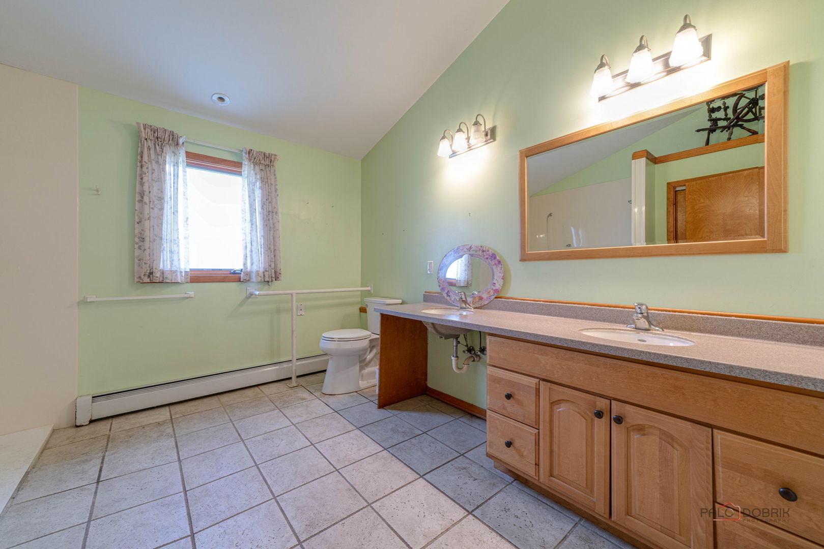 4226 N Riverdale Drive, McHenry, IL 60051
