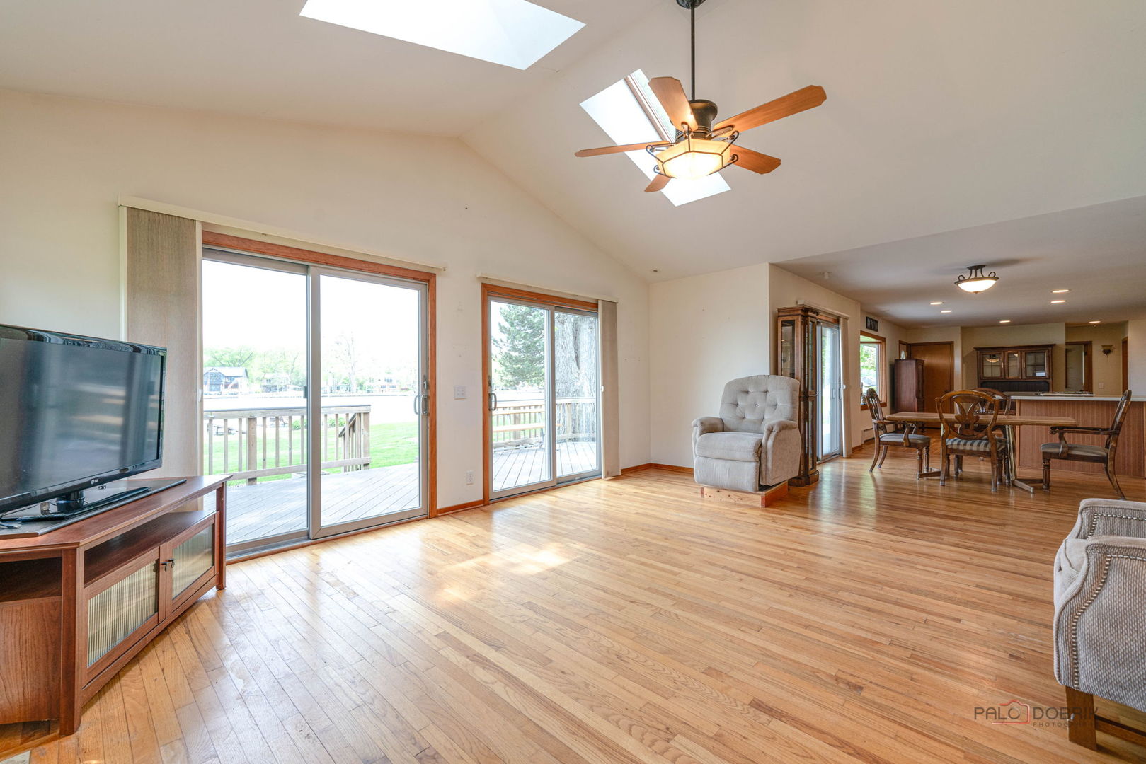 4226 N Riverdale Drive, McHenry, IL 60051