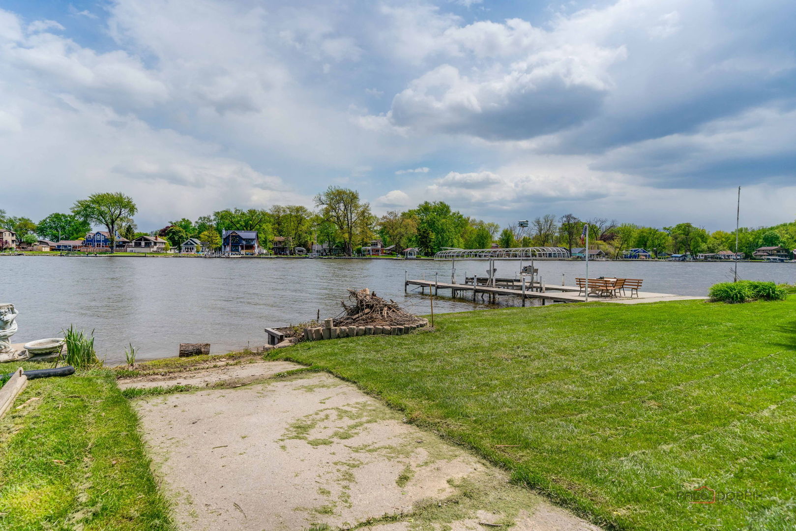 4226 N Riverdale Drive, McHenry, IL 60051