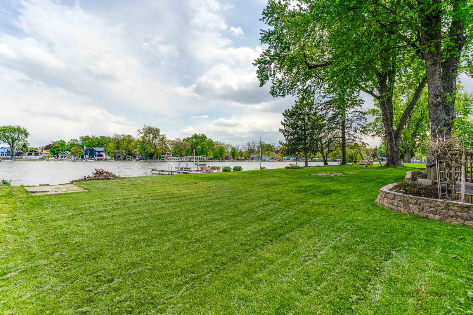 4226 N Riverdale Drive, McHenry, IL 60051