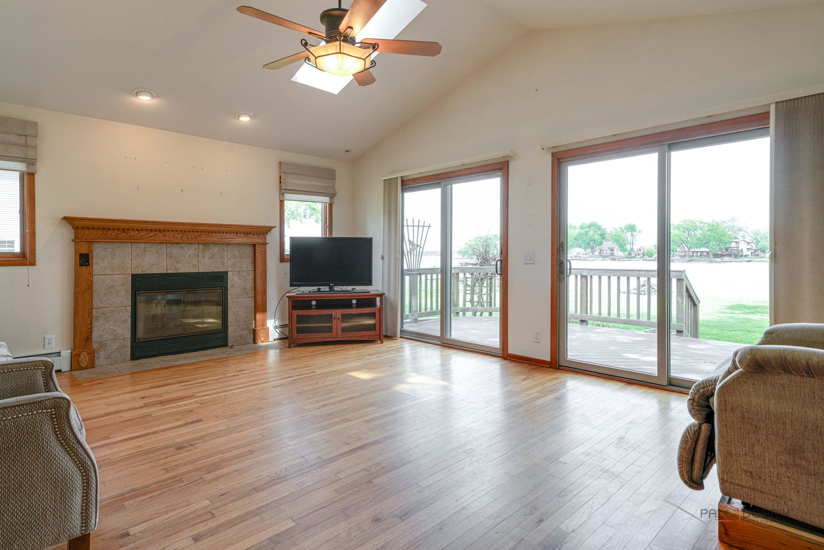 4226 N Riverdale Drive, McHenry, IL 60051