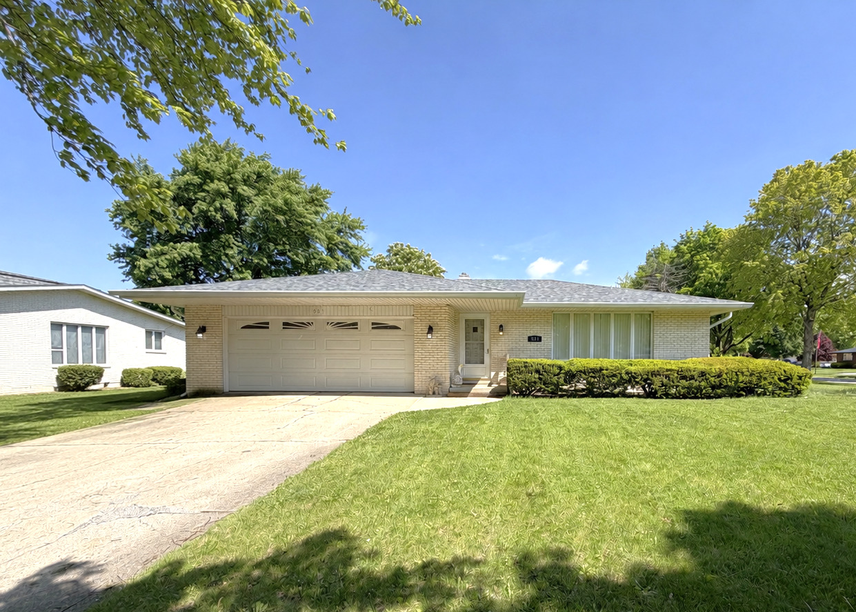 901 Lark Street, Peotone, IL 60468