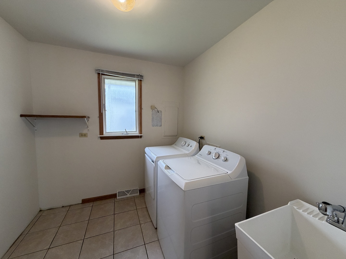 901 Lark Street, Peotone, IL 60468