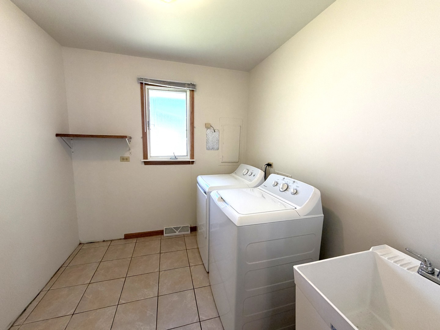 901 Lark Street, Peotone, IL 60468