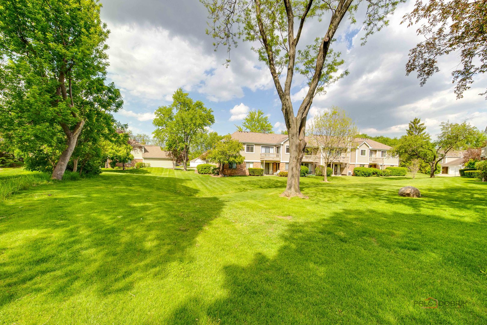 136 Wolcott Court #O2, Schaumburg, IL 60193