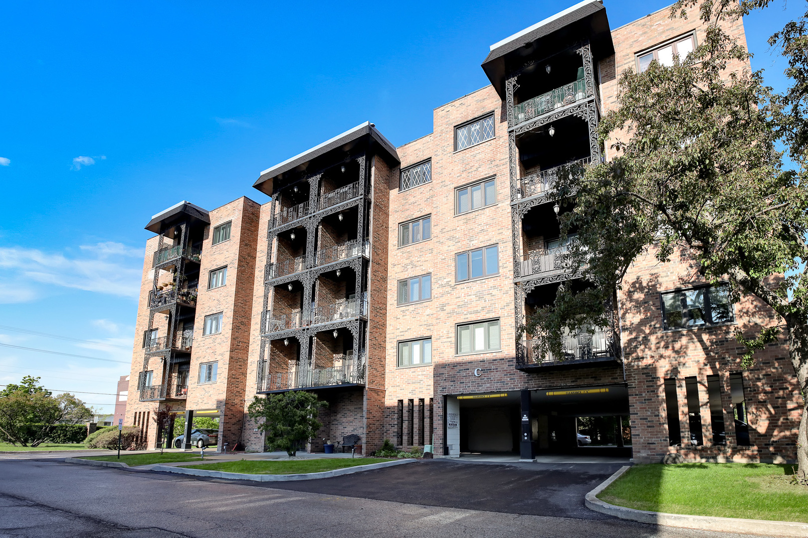 9335 LANDINGS Lane #307, Des Plaines, IL 60016