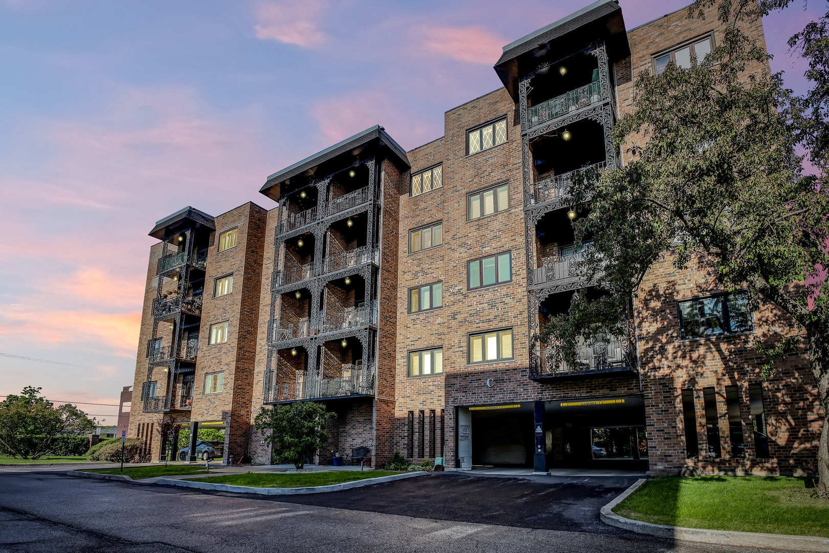 9335 LANDINGS Lane #307, Des Plaines, IL 60016