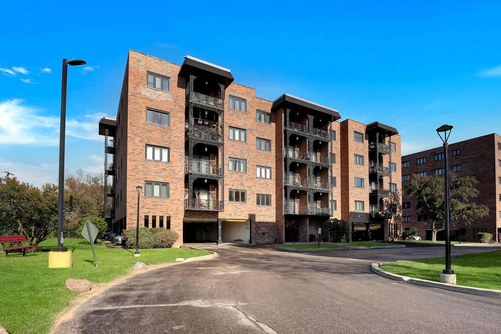 9335 LANDINGS Lane #307, Des Plaines, IL 60016