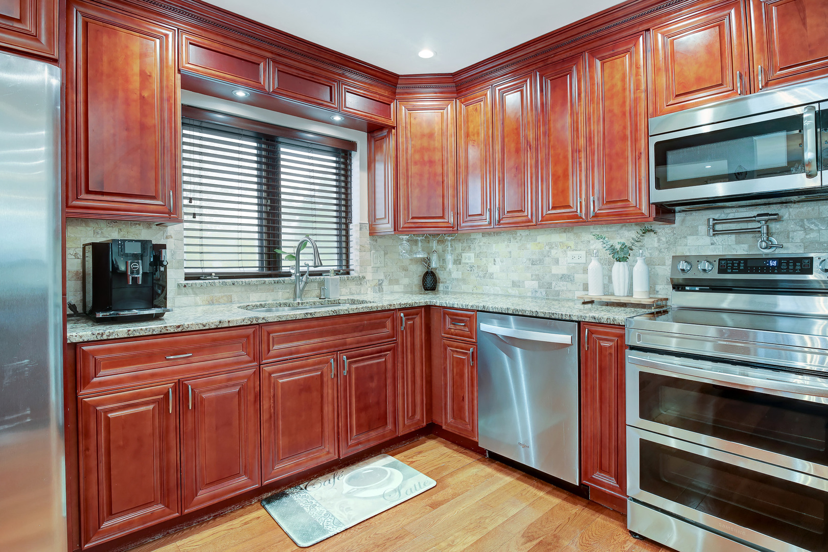 9335 LANDINGS Lane #307, Des Plaines, IL 60016