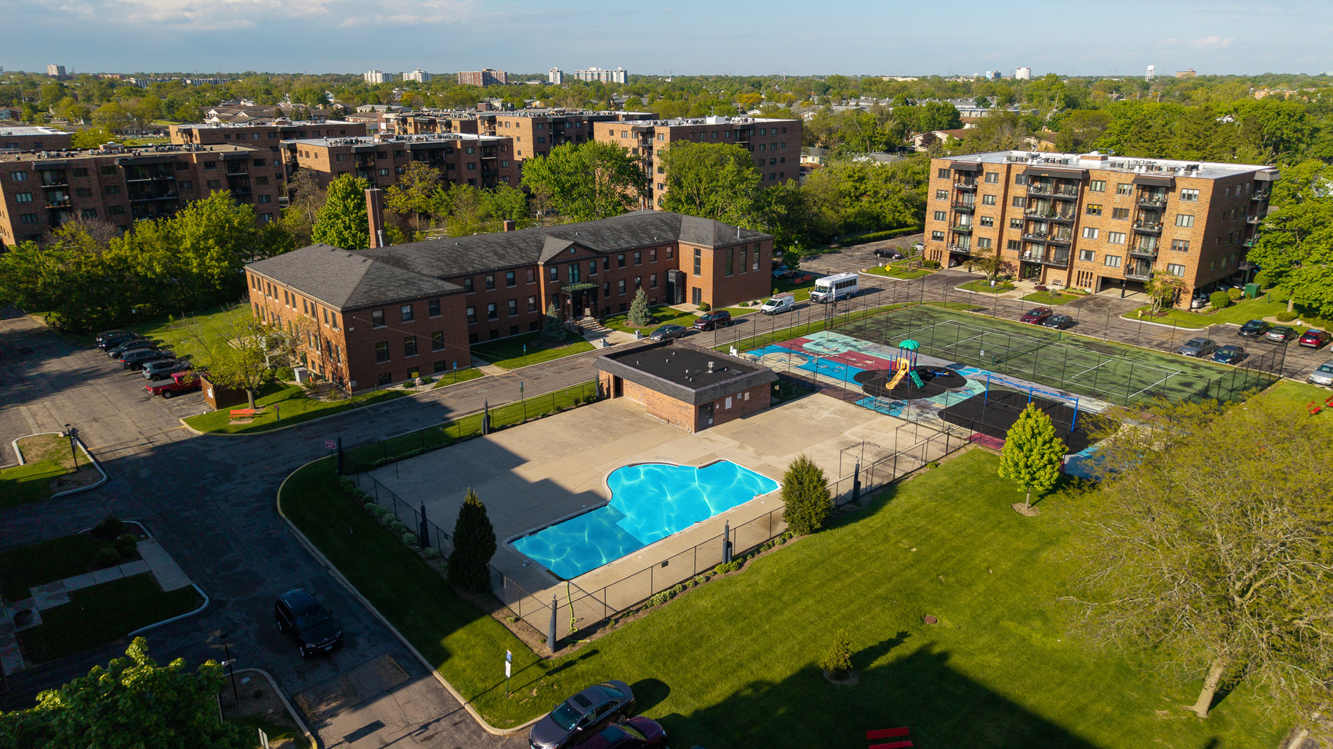 9335 LANDINGS Lane #307, Des Plaines, IL 60016