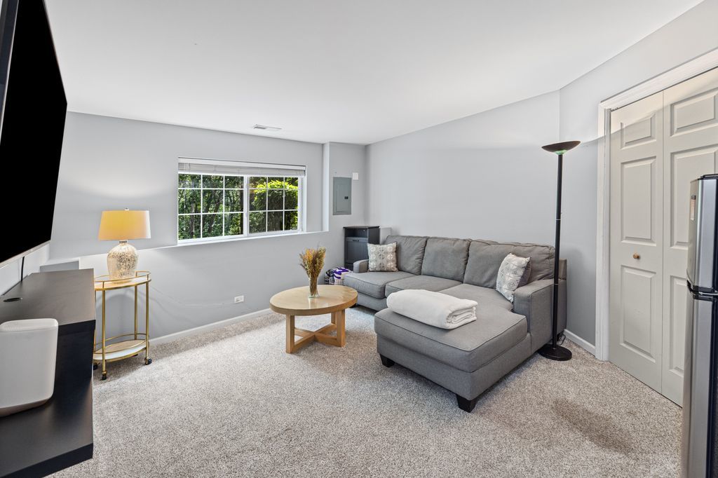 55 Grace Court #8-27, Lemont, IL 60439