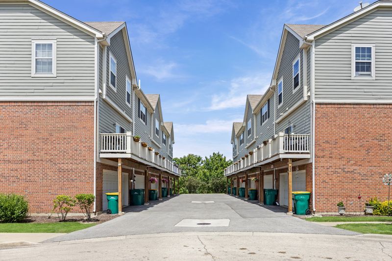 55 Grace Court #8-27, Lemont, IL 60439