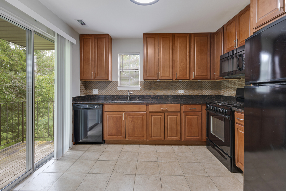 96 GANT Circle #H, Streamwood, IL 60107