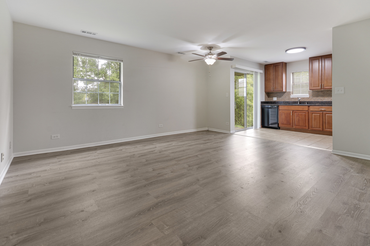 96 GANT Circle #H, Streamwood, IL 60107