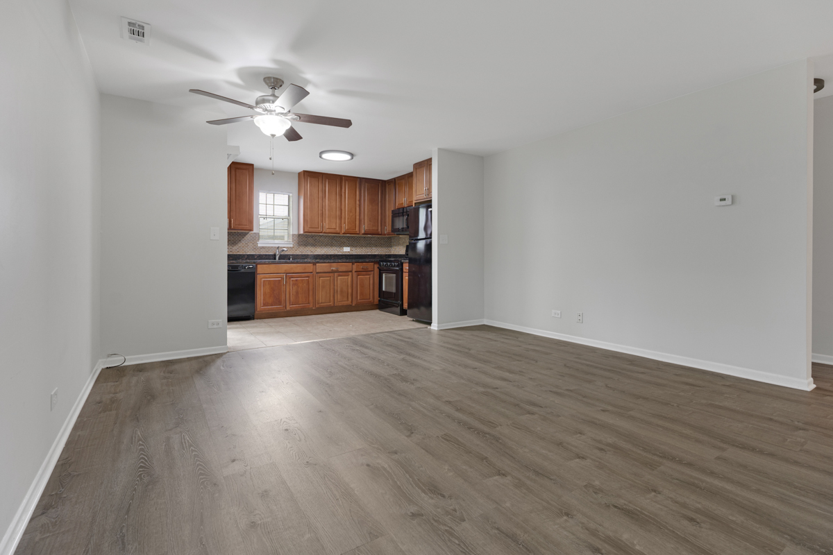 96 GANT Circle #H, Streamwood, IL 60107