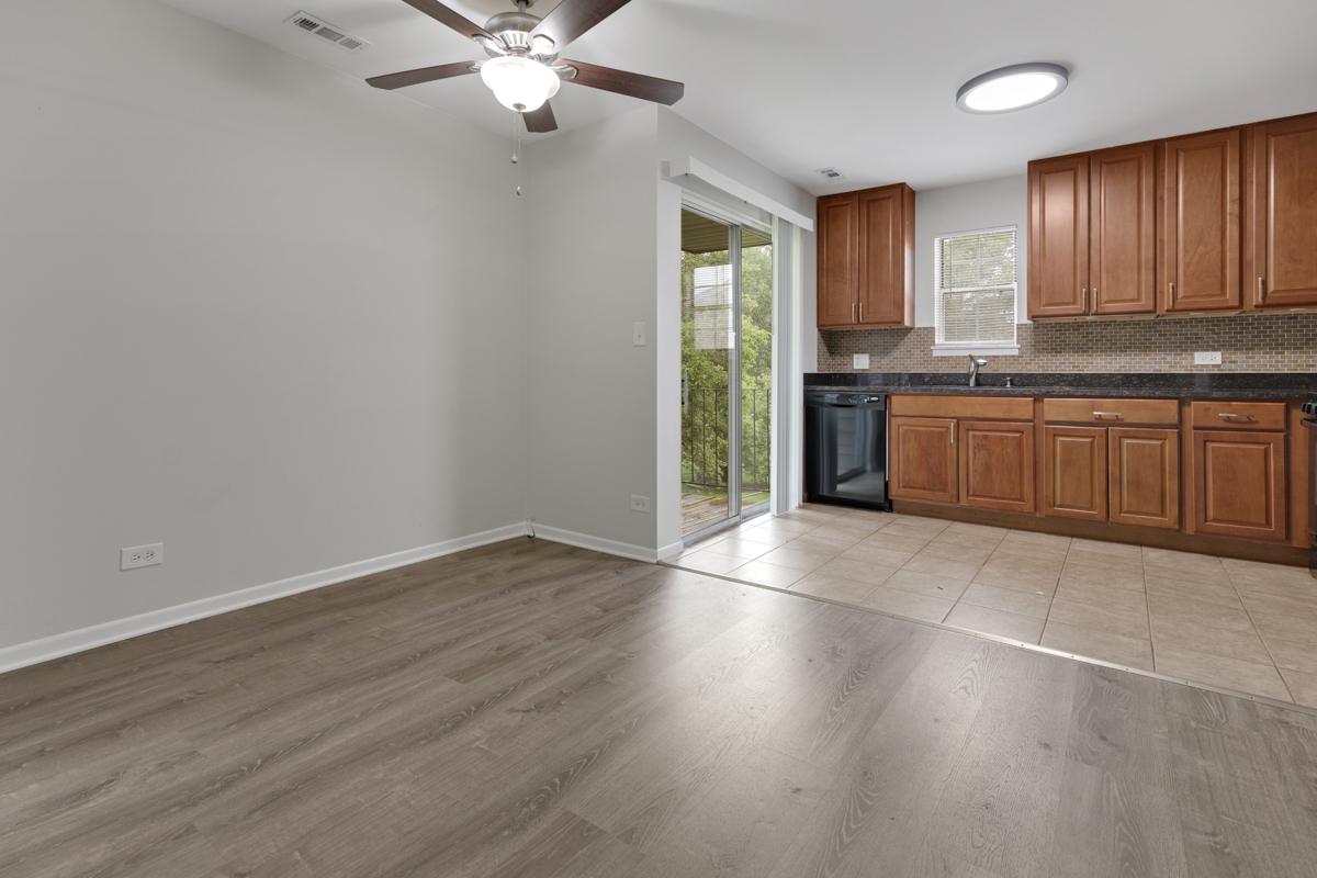 96 GANT Circle #H, Streamwood, IL 60107