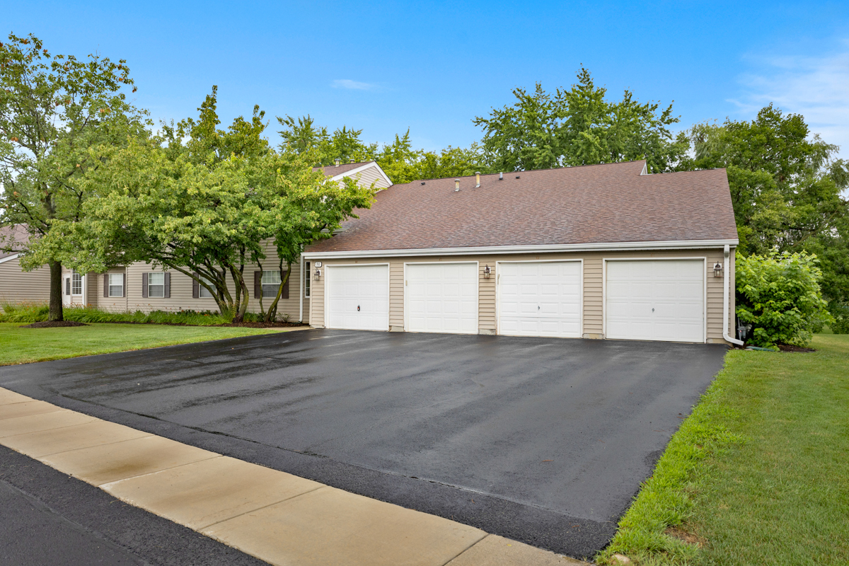 96 GANT Circle #H, Streamwood, IL 60107