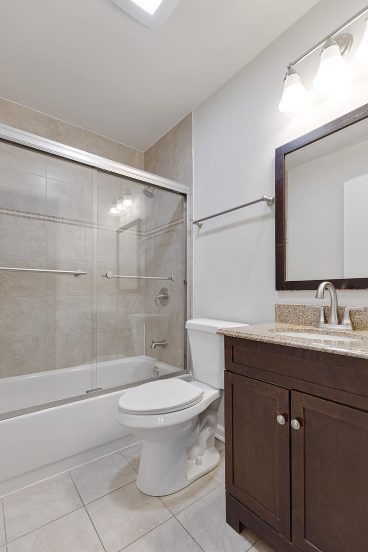 96 GANT Circle #H, Streamwood, IL 60107