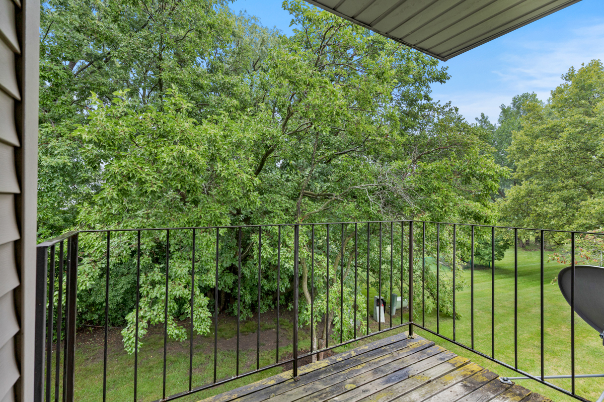 96 GANT Circle #H, Streamwood, IL 60107