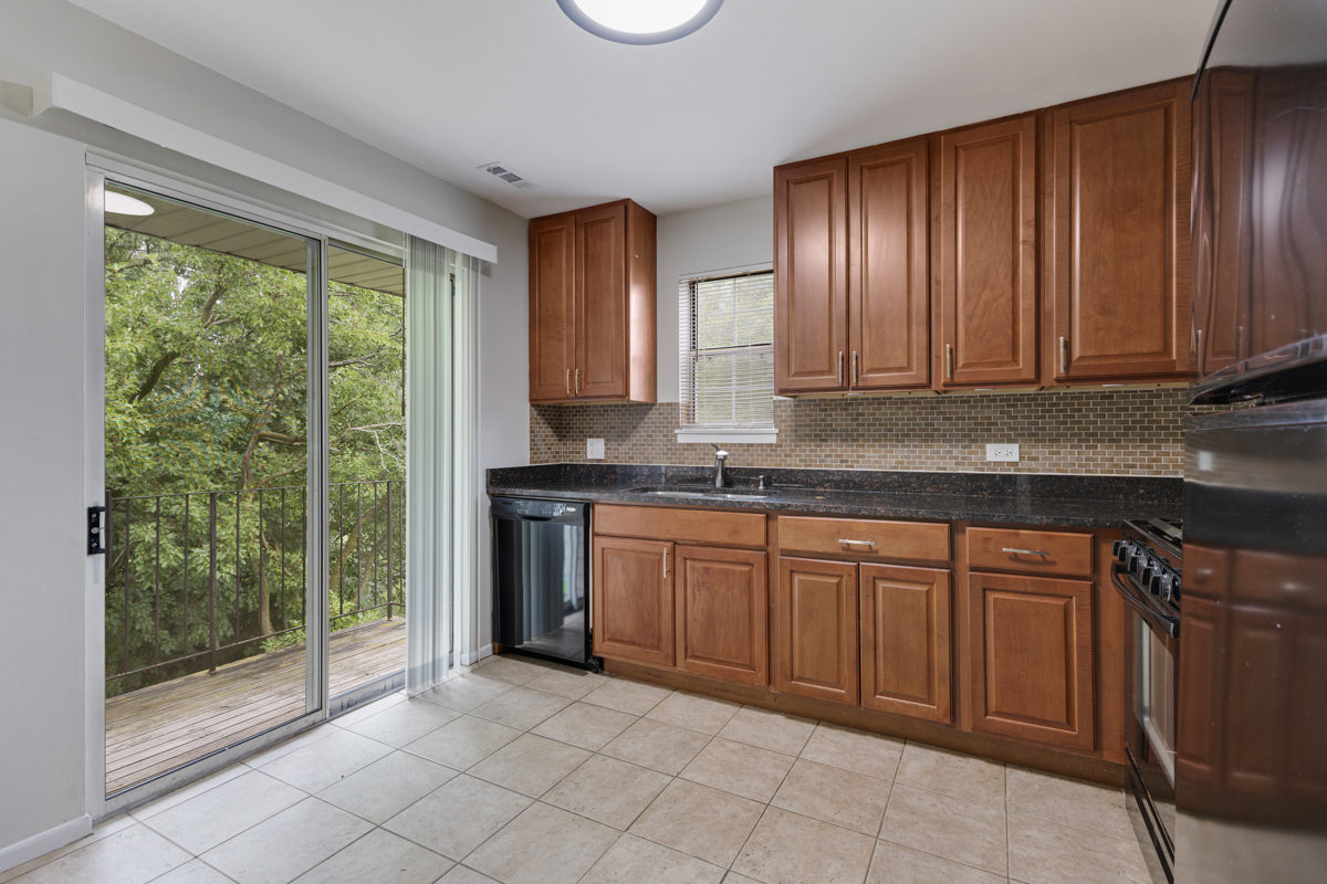 96 GANT Circle #H, Streamwood, IL 60107