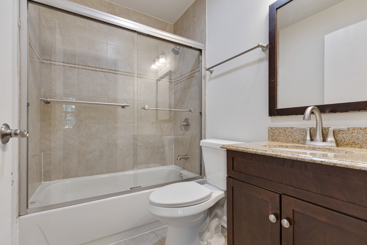 96 GANT Circle #H, Streamwood, IL 60107